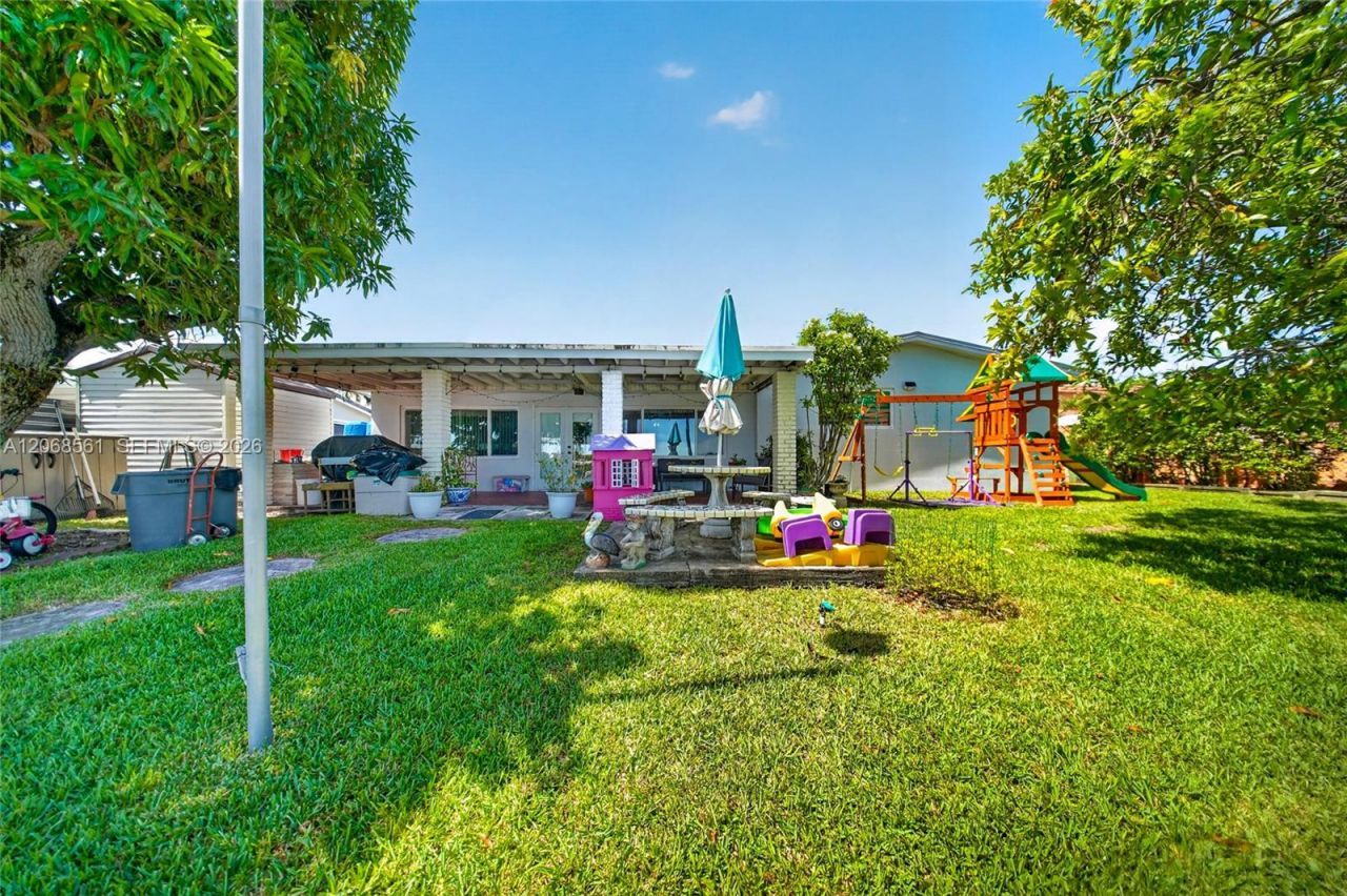 1700 W 64th St, Hialeah, FL 33012 Photo