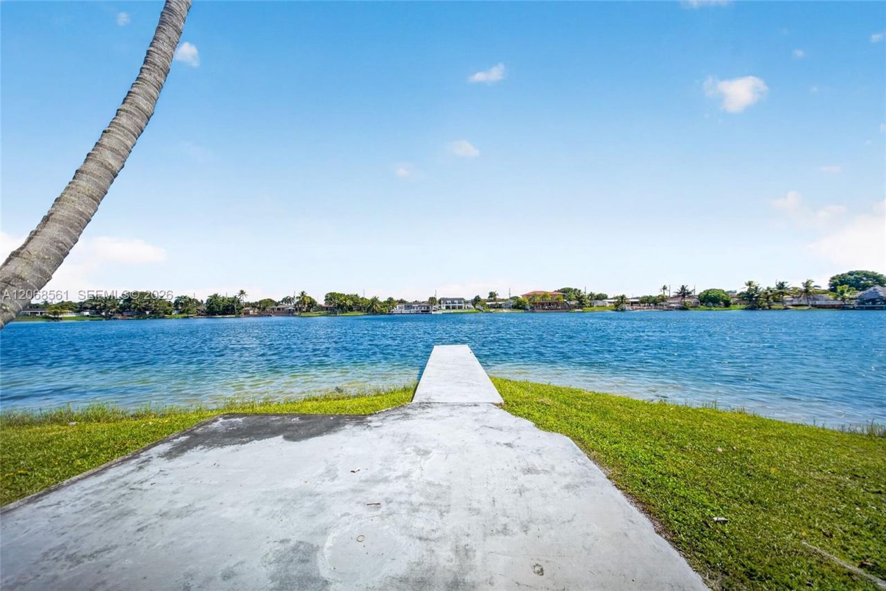 1700 W 64th St, Hialeah, FL 33012 Photo