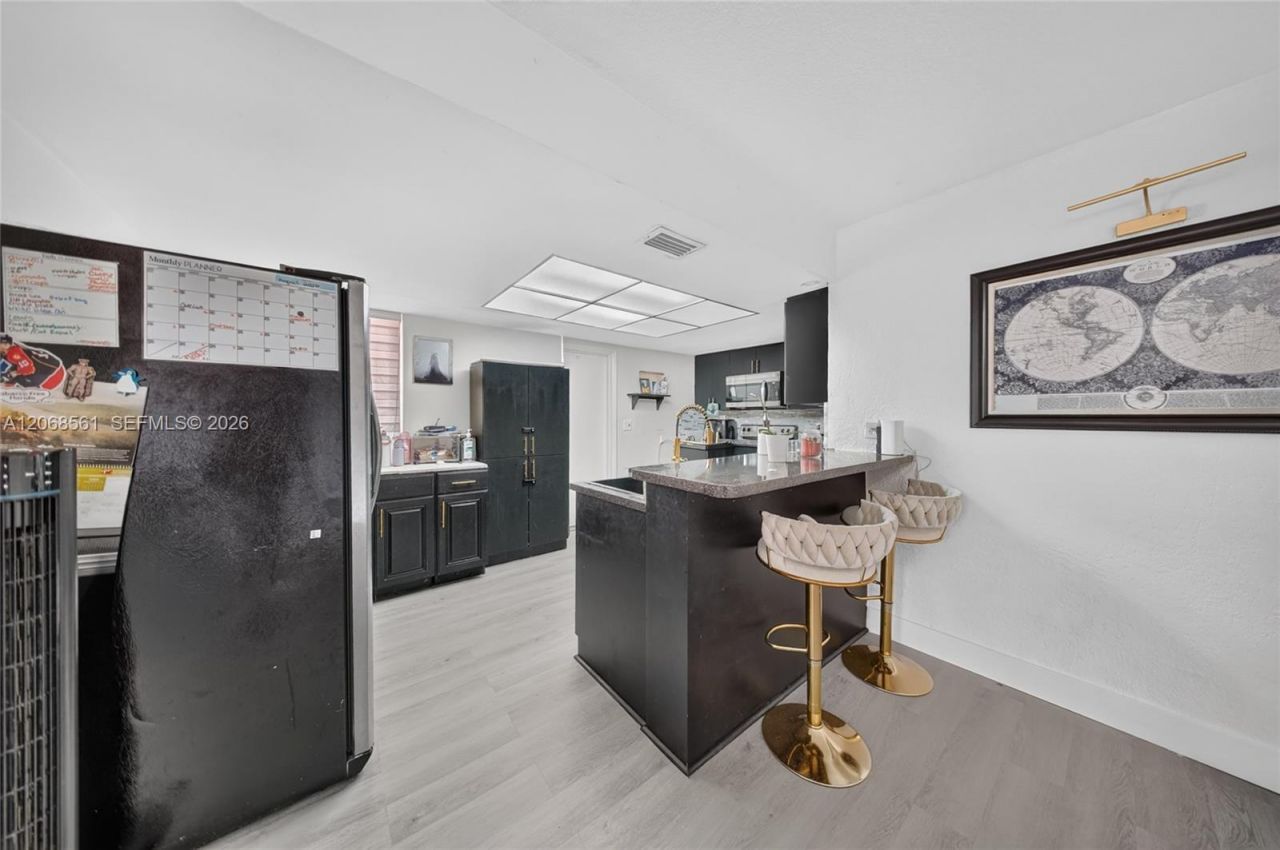 1700 W 64th St, Hialeah, FL 33012 Photo