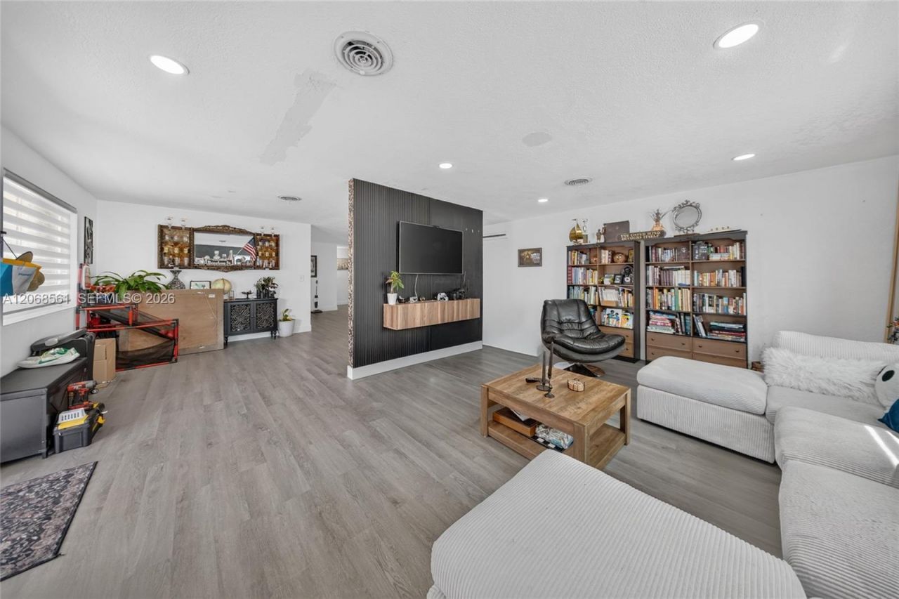 1700 W 64th St, Hialeah, FL 33012 Photo