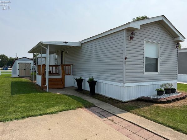 27 Rathbun Drive, Marblehead, OH 43440