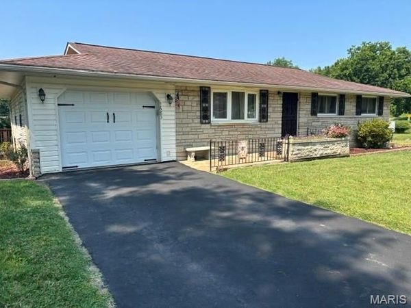 1683 Perryville Road , Cape Girardeau, MO 63701