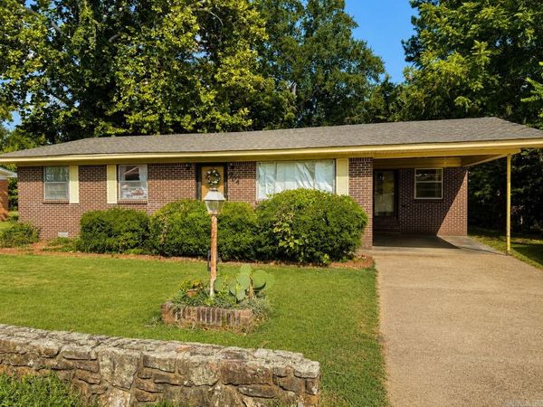 904 N Moose Street, Morrilton, AR 72110