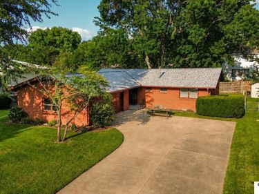 708 Driftwood Drive, Lincoln, NE 68510