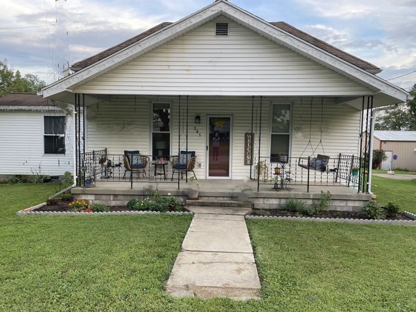 301 Gowdy Street, Enfield, IL 62835