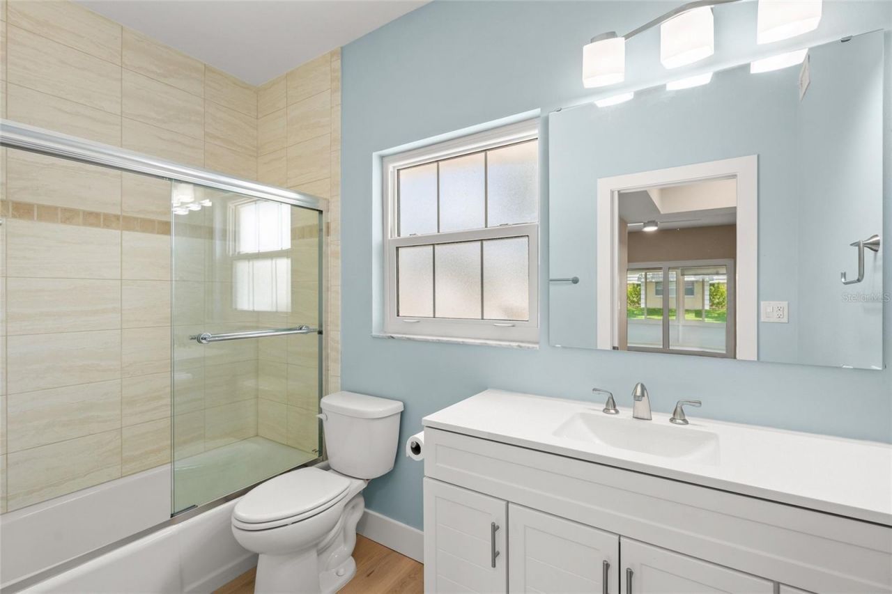 5823 Tidewood Avenue, Unit 19, Sarasota, FL 34231 Photo