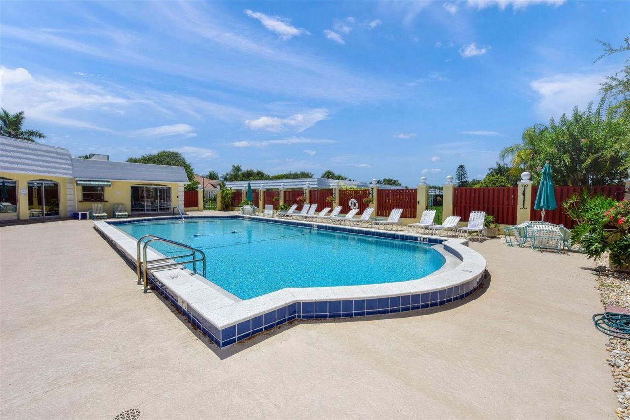 5823 Tidewood Avenue, Unit 19, Sarasota, FL 34231 Photo