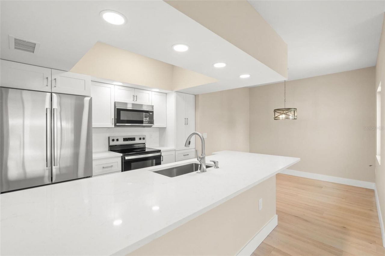 5823 Tidewood Avenue, Unit 19, Sarasota, FL 34231 Photo