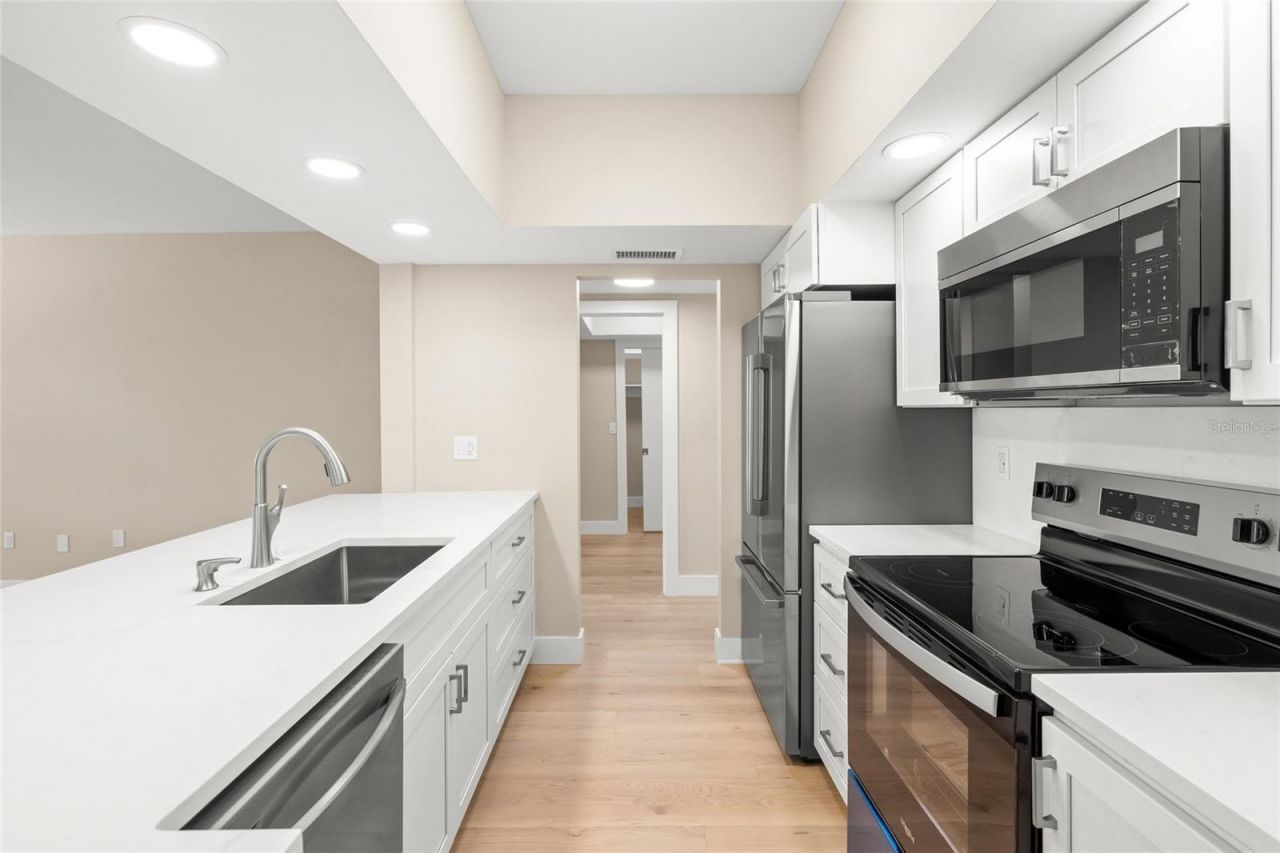 5823 Tidewood Avenue, Unit 19, Sarasota, FL 34231 Photo