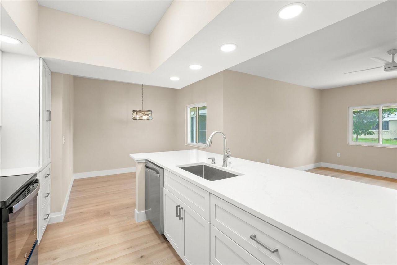 5823 Tidewood Avenue, Unit 19, Sarasota, FL 34231 Photo