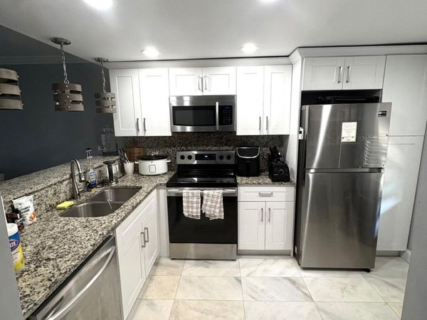 605 OAKS Drive, Unit 304, Pompano Beach, FL 33069