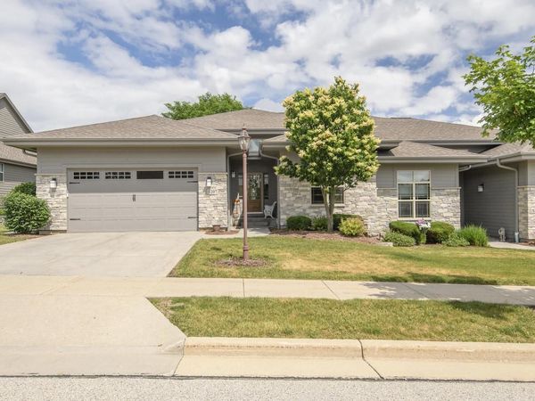 1207 Woodland Hills DRIVE, Waukesha, WI 53188