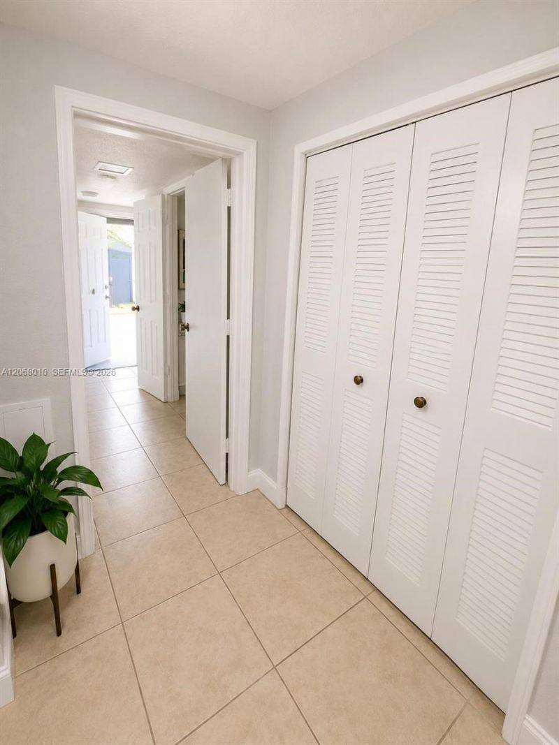 4910 SW 16th St, Fort Lauderdale, FL 33317 Photo