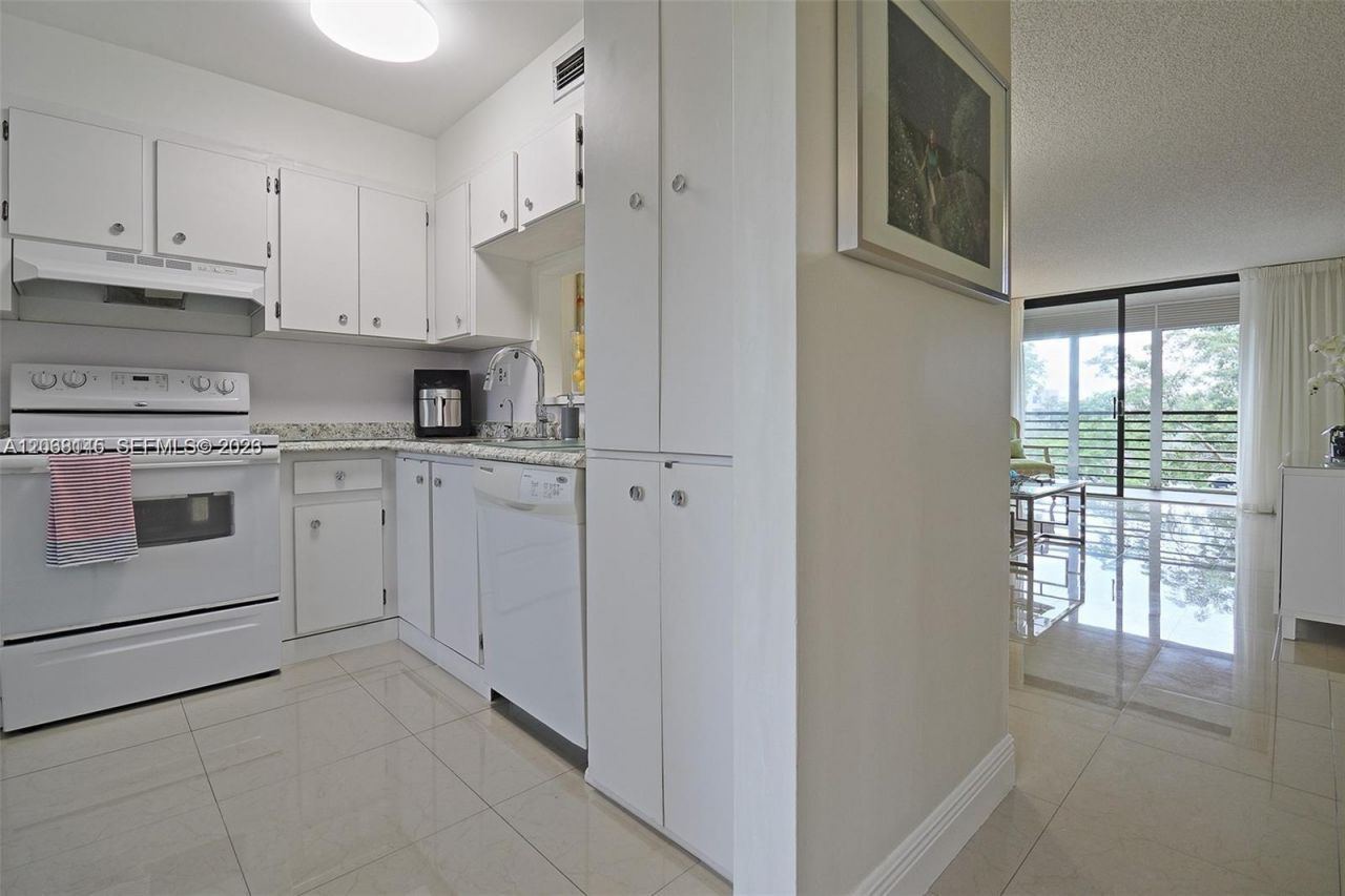 1100 Colony Point Cir , Unit 419, Pembroke Pines, FL 33026 Photo