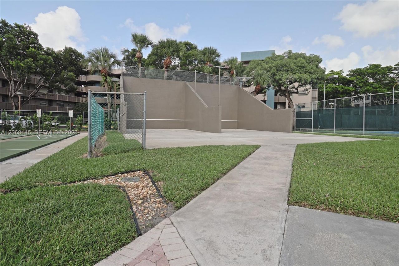 1100 Colony Point Cir , Unit 419, Pembroke Pines, FL 33026 Photo