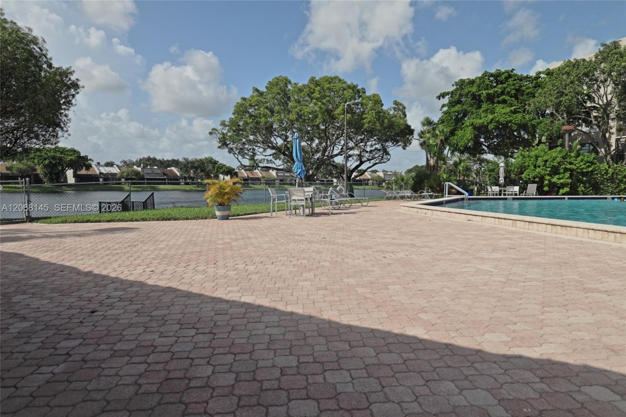1100 Colony Point Cir , Unit 419, Pembroke Pines, FL 33026 Photo