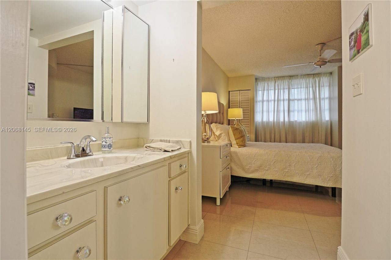 1100 Colony Point Cir , Unit 419, Pembroke Pines, FL 33026 Photo