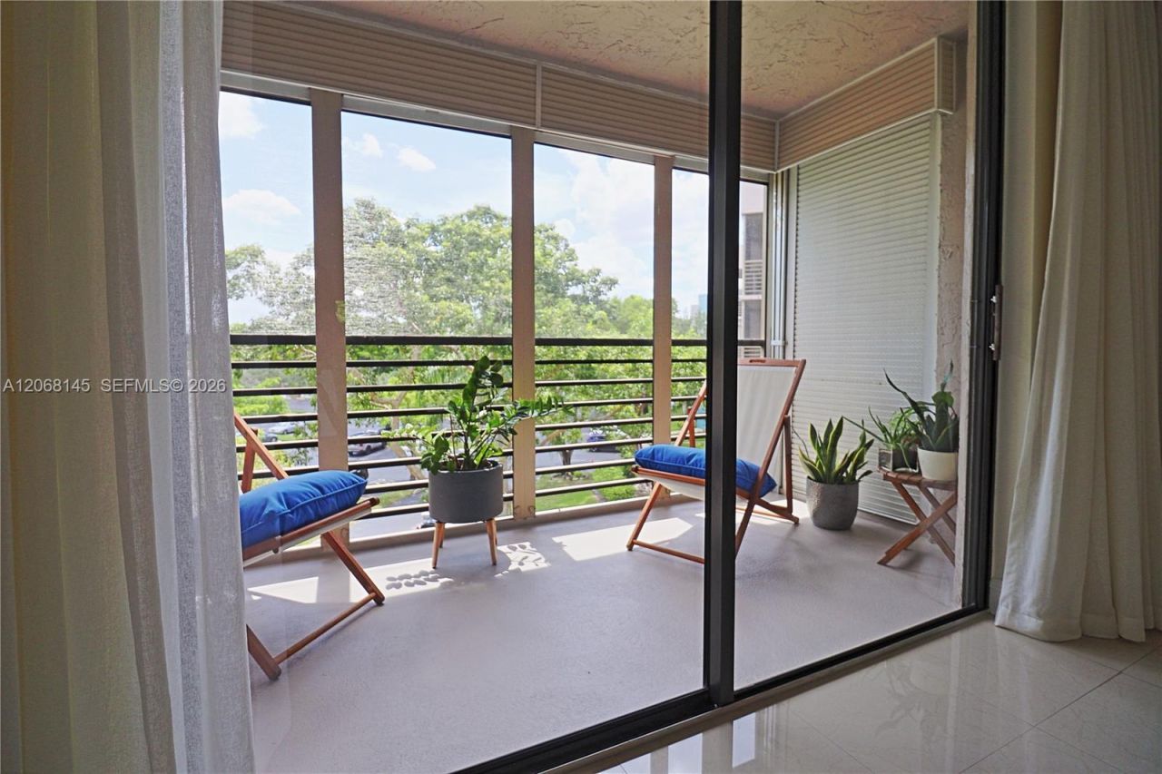 1100 Colony Point Cir , Unit 419, Pembroke Pines, FL 33026 Photo