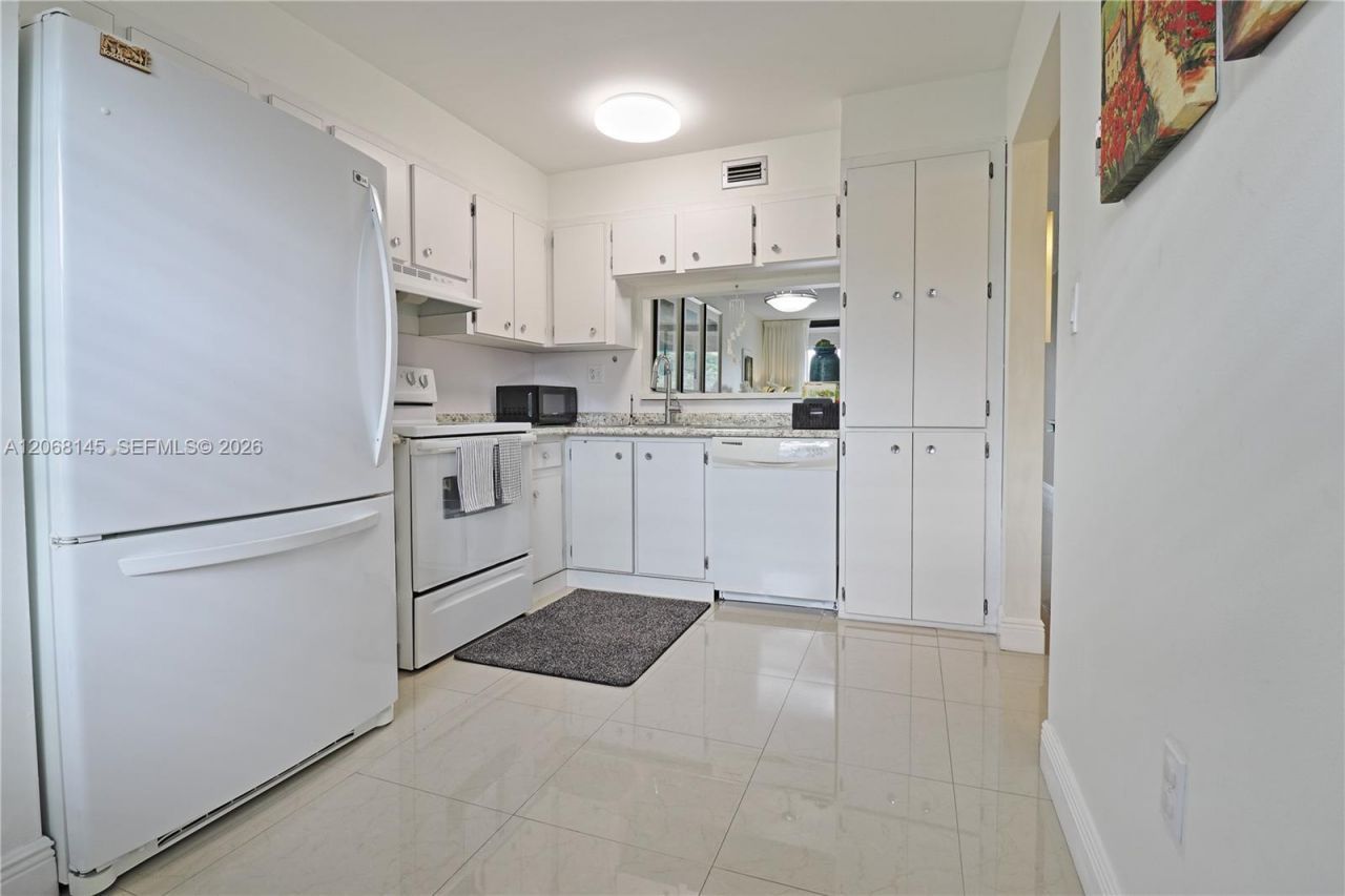 1100 Colony Point Cir , Unit 419, Pembroke Pines, FL 33026 Photo