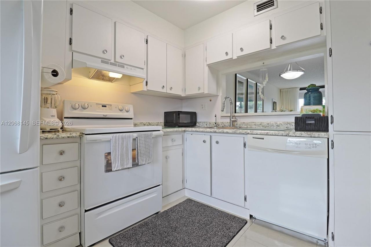1100 Colony Point Cir , Unit 419, Pembroke Pines, FL 33026 Photo