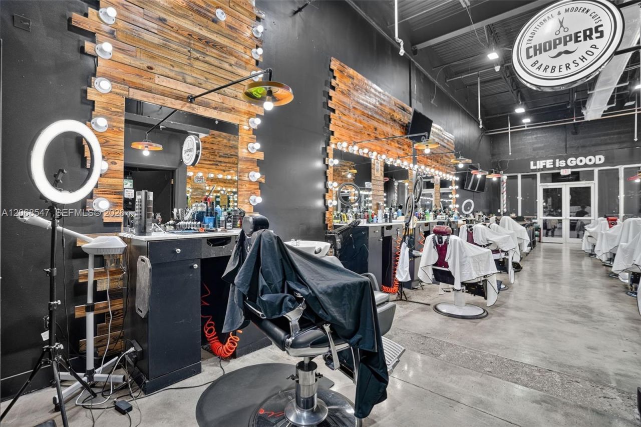 Exceptional Opportunity To Own A Barber Shop In Th, Kendall, FL 33196 Photo