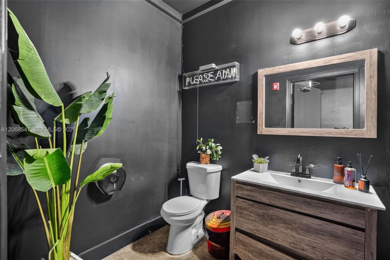 Exceptional Opportunity To Own A Barber Shop In Th, Kendall, FL 33196 Photo