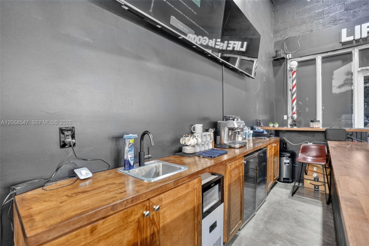 Exceptional Opportunity To Own A Barber Shop In Th, Kendall, FL 33196 Photo