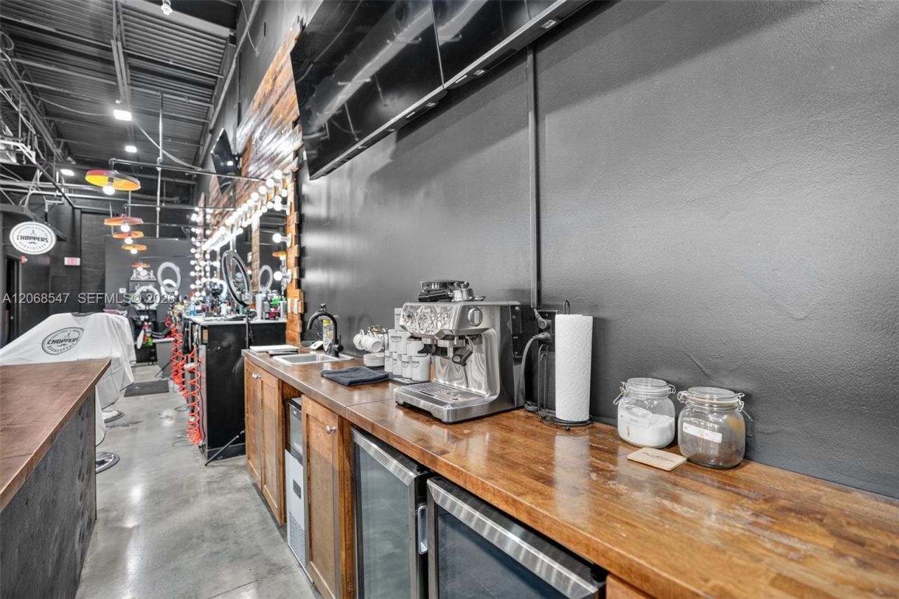Exceptional Opportunity To Own A Barber Shop In Th, Kendall, FL 33196 Photo