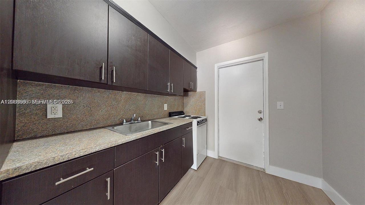 891 SW 5th St , Unit 2, Miami, FL 33130 Photo