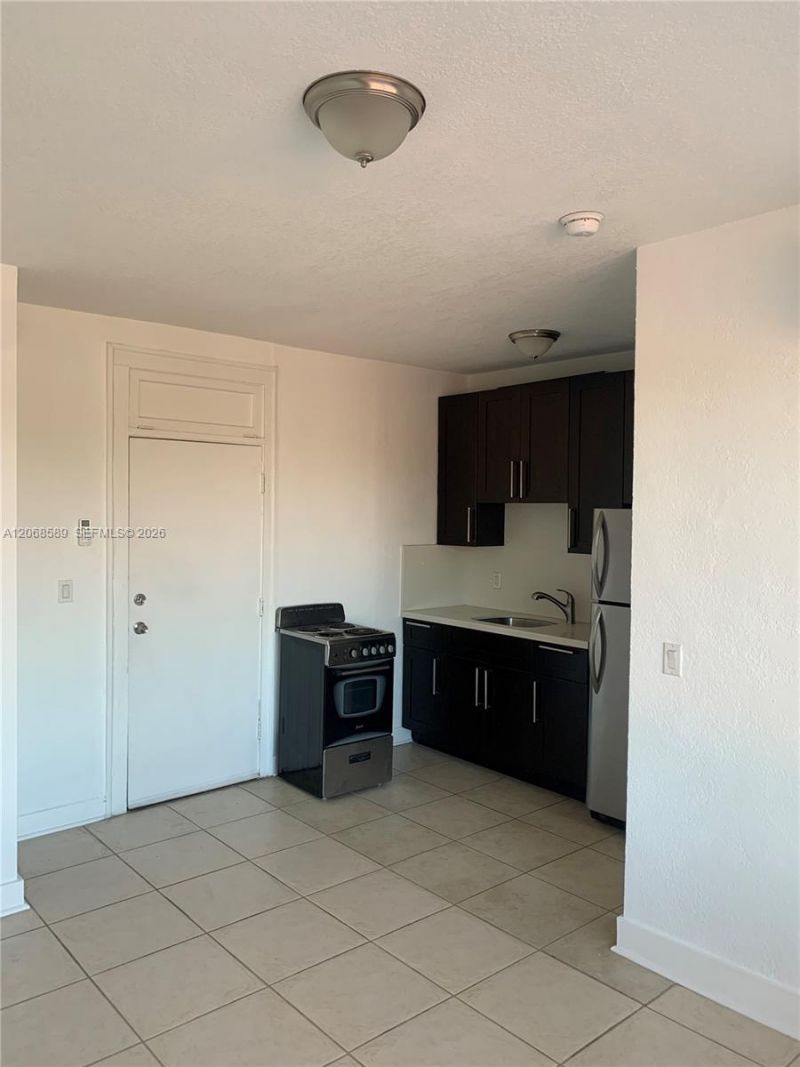 712 SW 56 Av , Unit 8B, Coral Gables, FL 33134 Photo