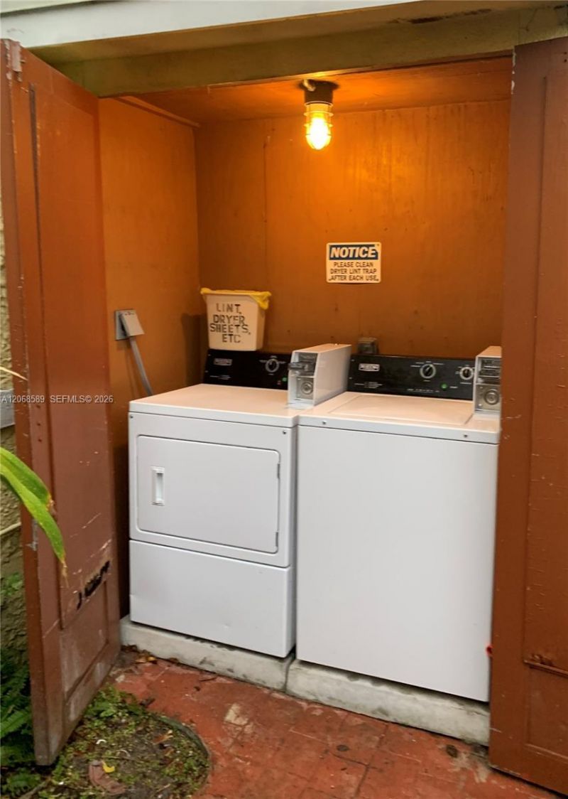 712 SW 56 Av , Unit 8B, Coral Gables, FL 33134 Photo