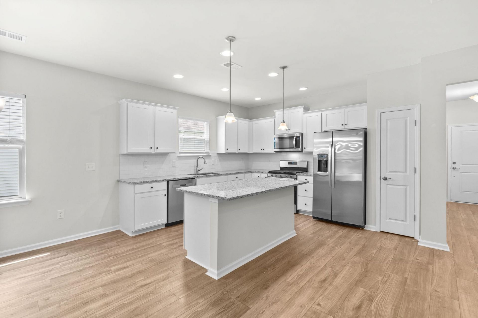 2878 Ellesmere Circle Photo 16