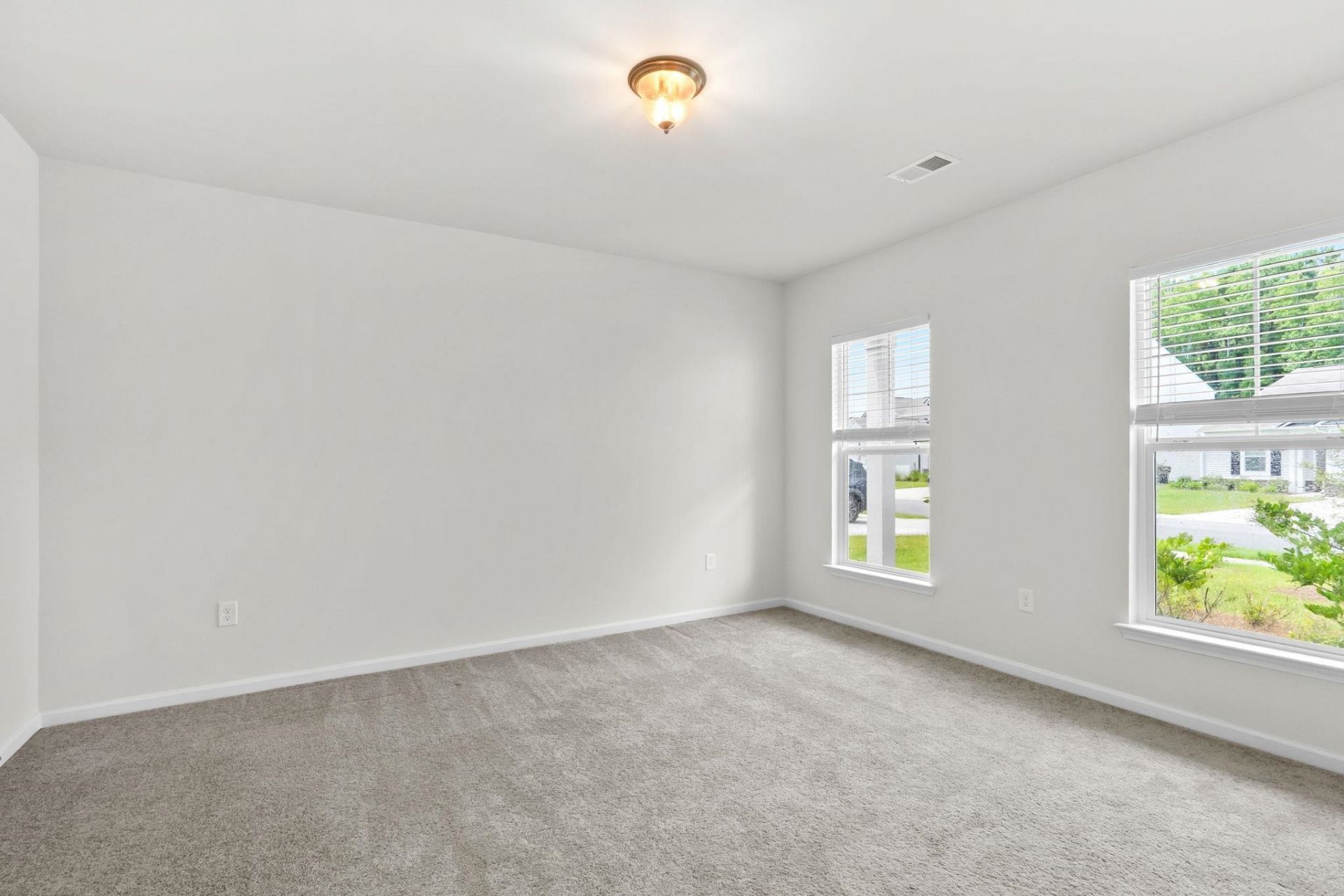 2878 Ellesmere Circle Photo 34