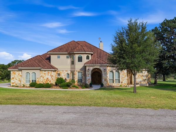 128 ABREGO RIDGE DR, Floresville, TX 78114