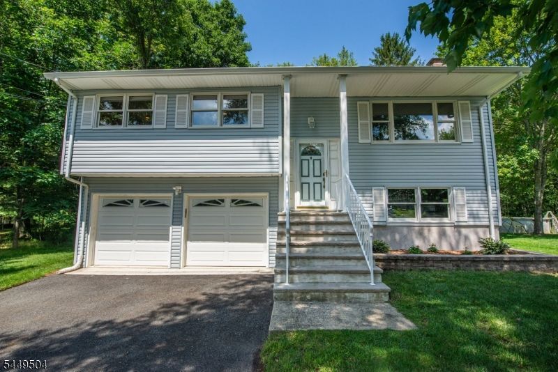 19 Hermanne Dr, Mount Olive, NJ 07836 Main Photo