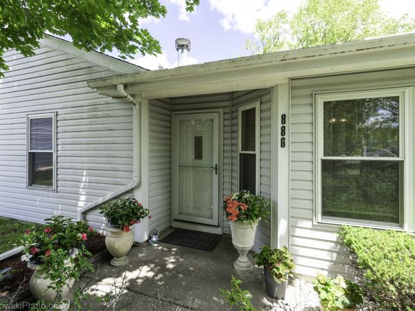 886 Quincy Court , Island Lake, IL 60042