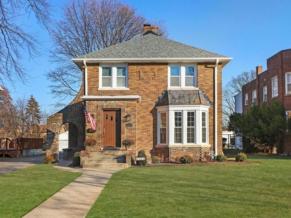 1317 N Jackson Street , Waukegan, IL 60085