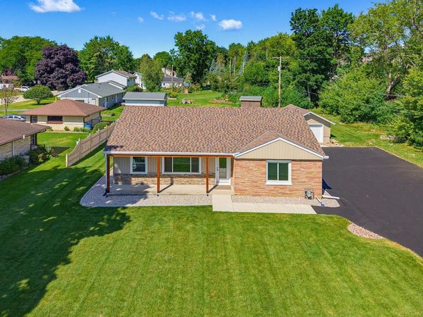W240N6309 Maple AVENUE, Sussex, WI 53089