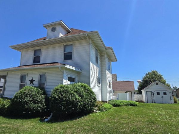 102 S Locust Avenue, New Hampton, IA 50659