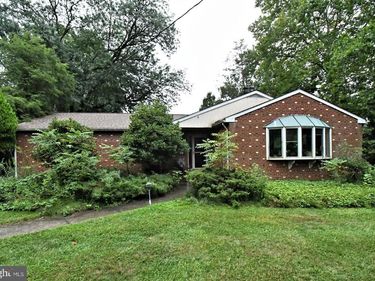 1560 PENLLYN BLUE BELL PIKE, BLUE BELL, PA 19422