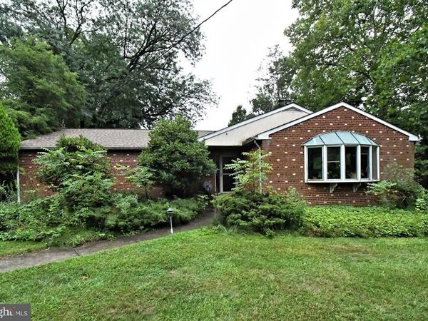 1560 PENLLYN BLUE BELL PIKE, BLUE BELL, PA 19422