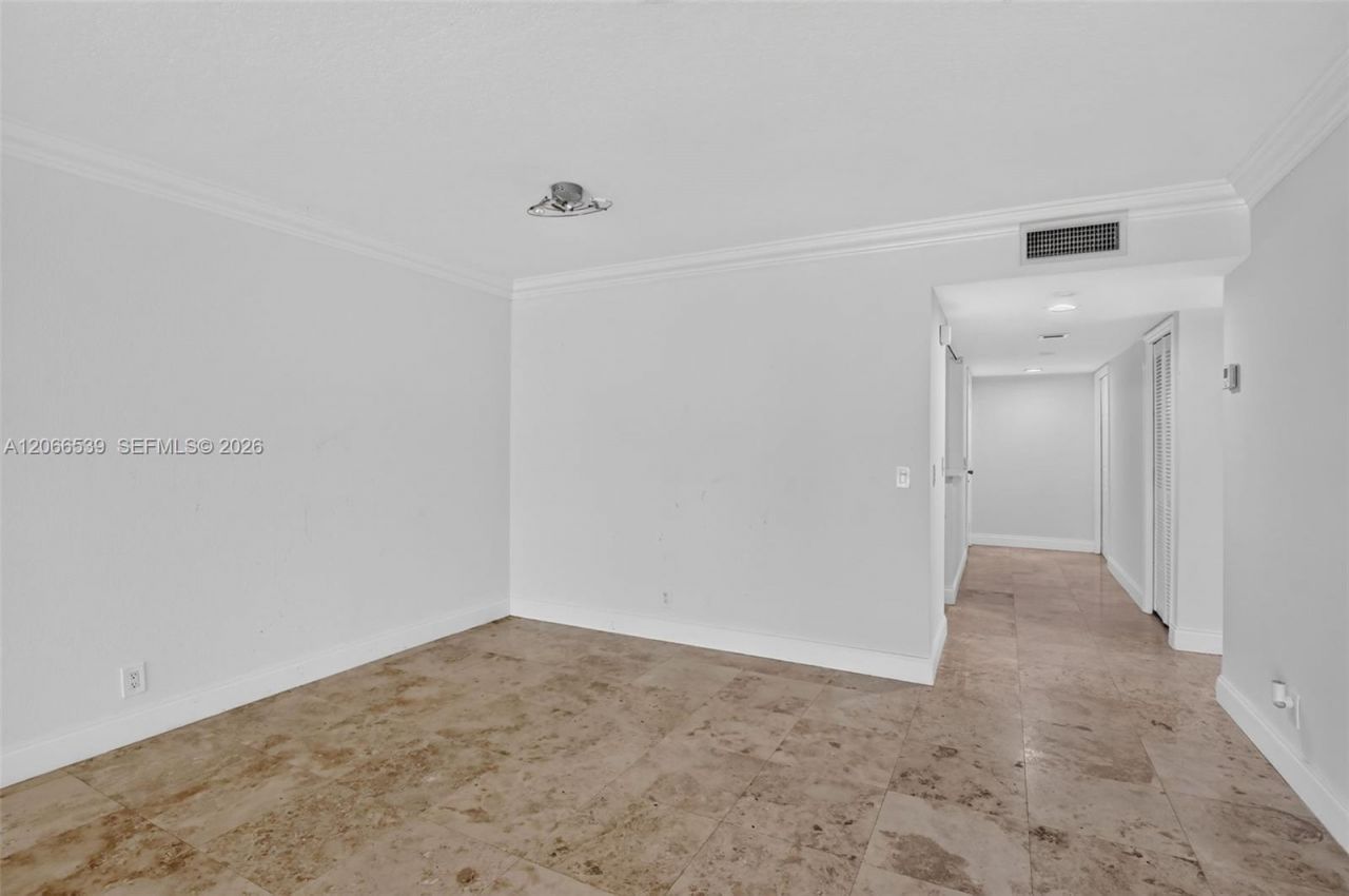 359 Lakeview Dr, Unit 102, Weston, FL 33326 Photo