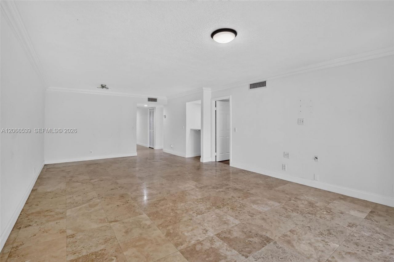 359 Lakeview Dr, Unit 102, Weston, FL 33326 Photo