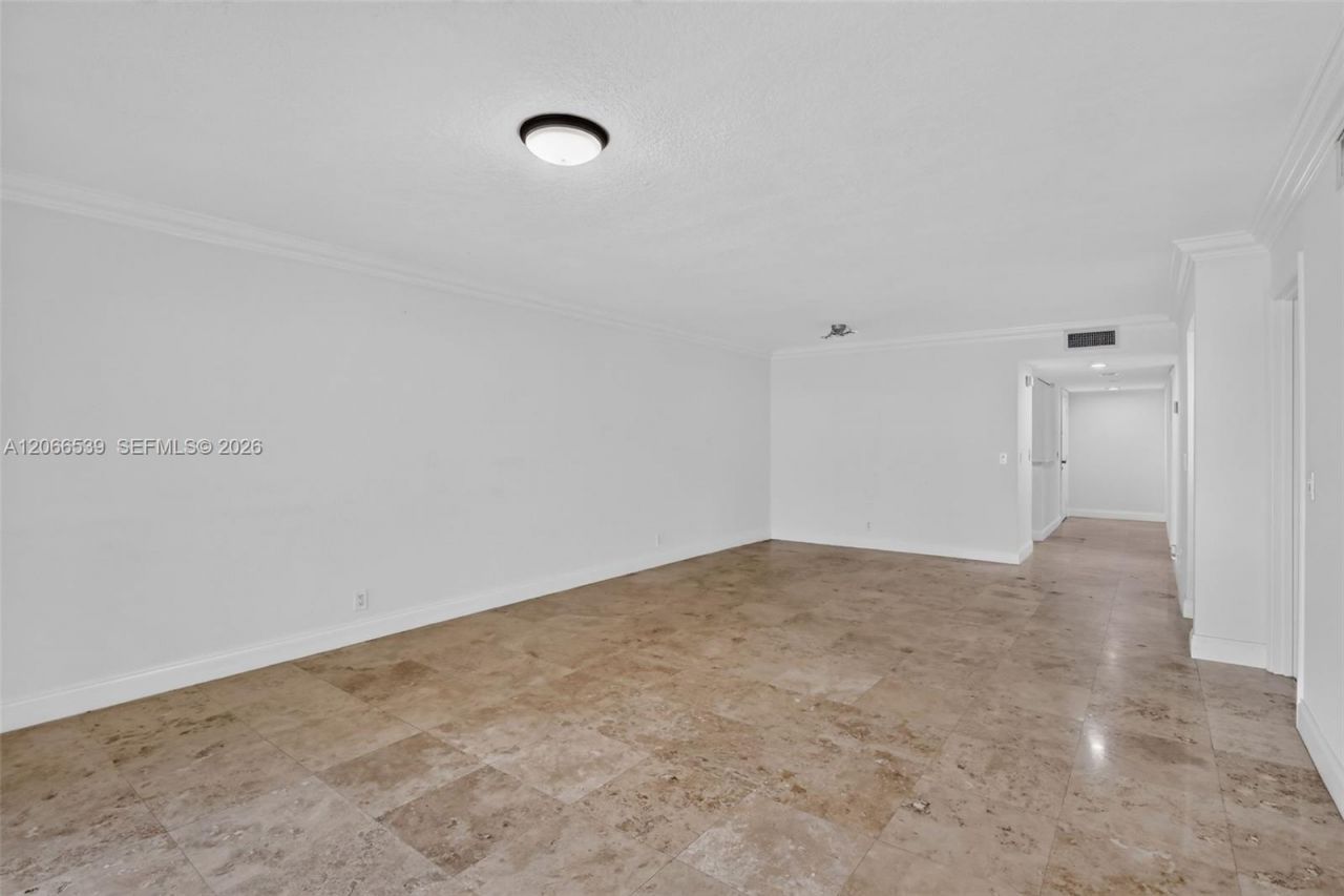359 Lakeview Dr, Unit 102, Weston, FL 33326 Photo