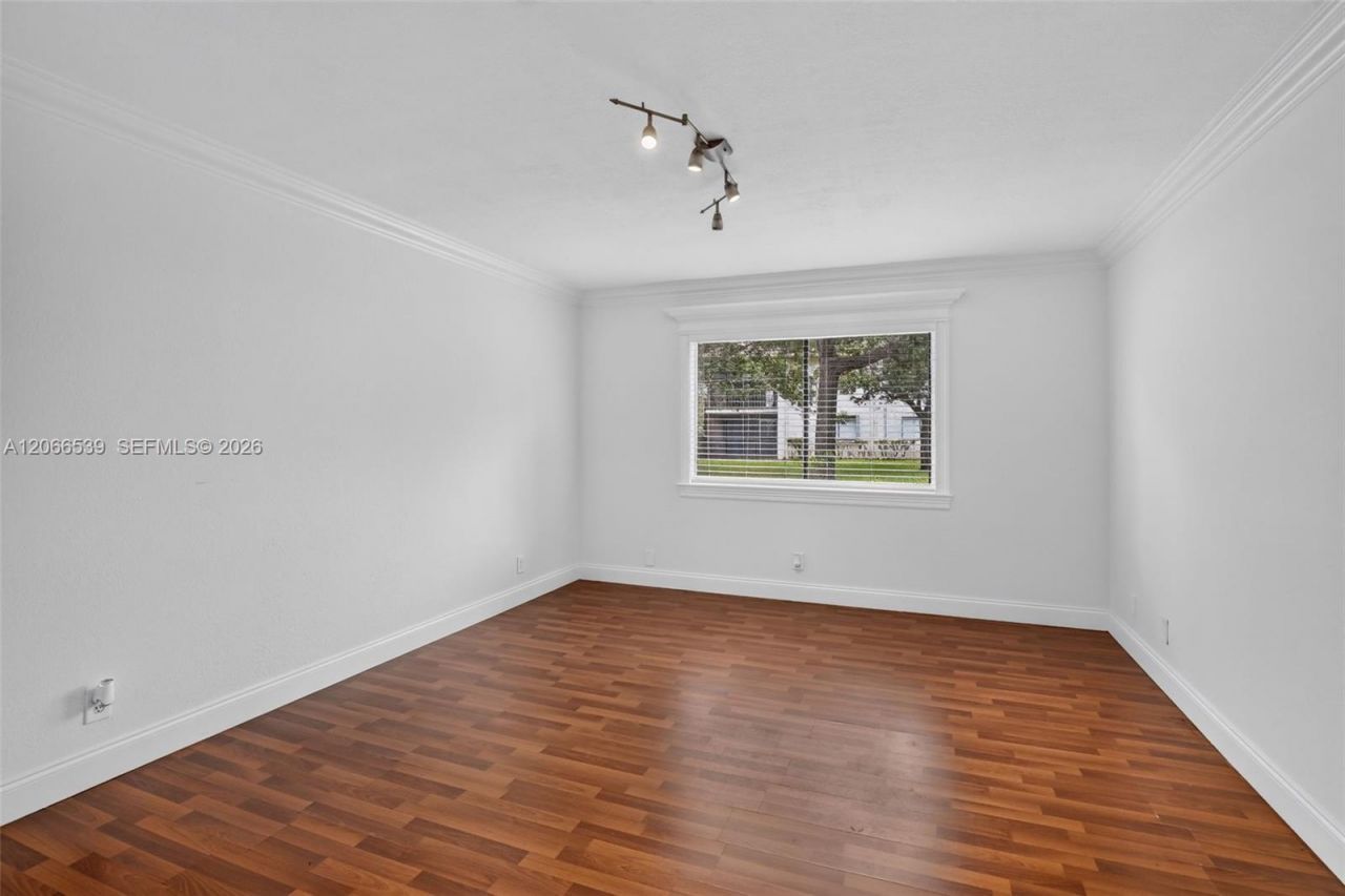 359 Lakeview Dr, Unit 102, Weston, FL 33326 Photo