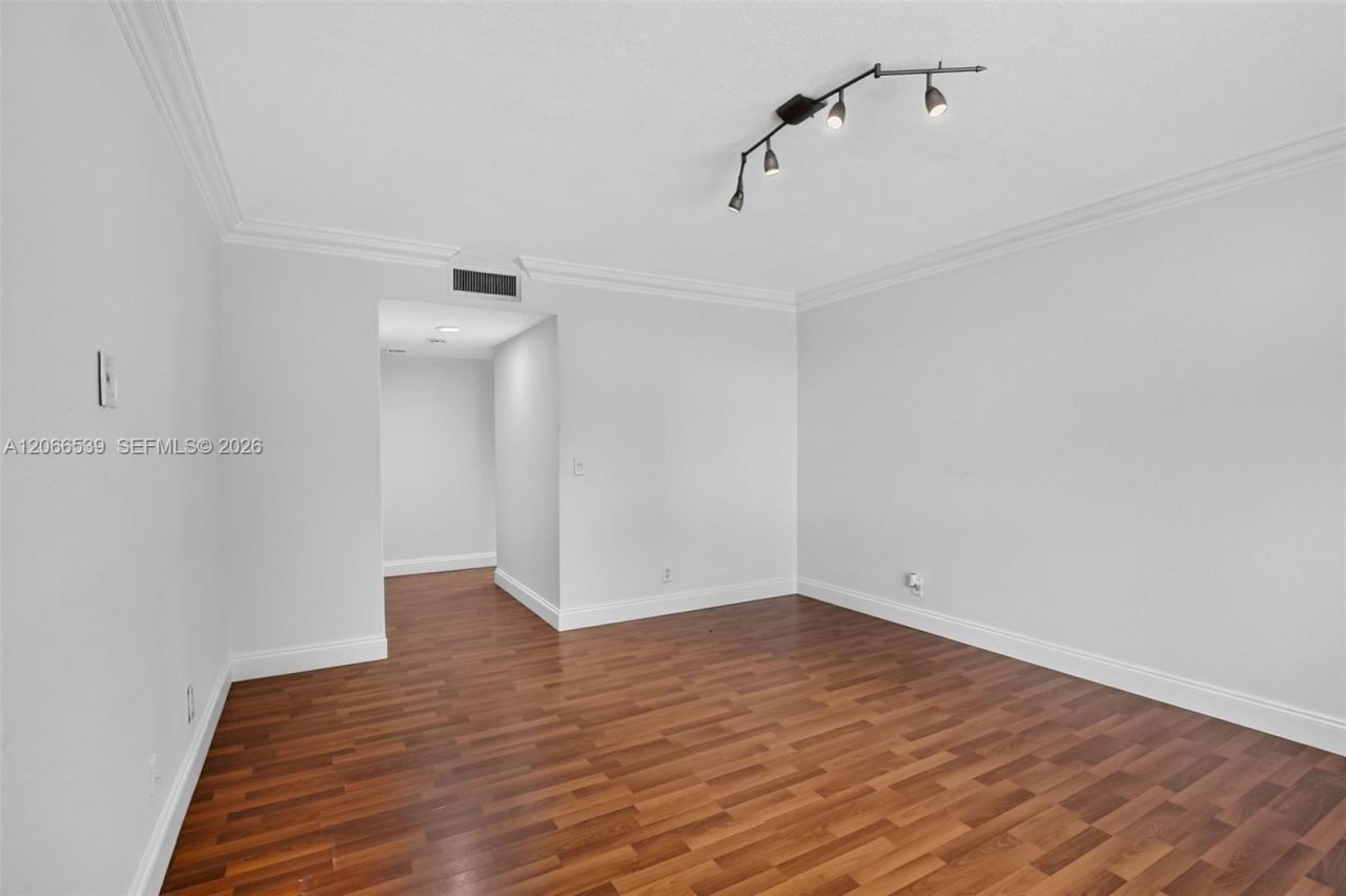 359 Lakeview Dr, Unit 102, Weston, FL 33326 Photo