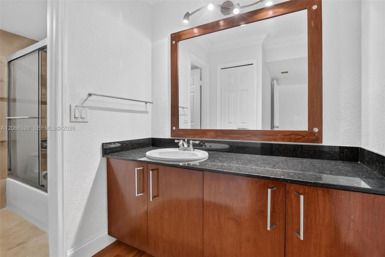 359 Lakeview Dr, Unit 102, Weston, FL 33326 Photo