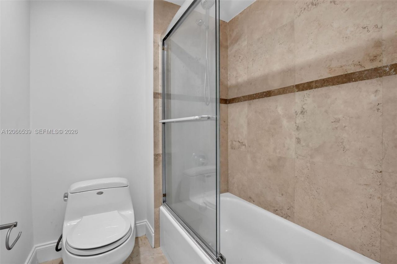 359 Lakeview Dr, Unit 102, Weston, FL 33326 Photo