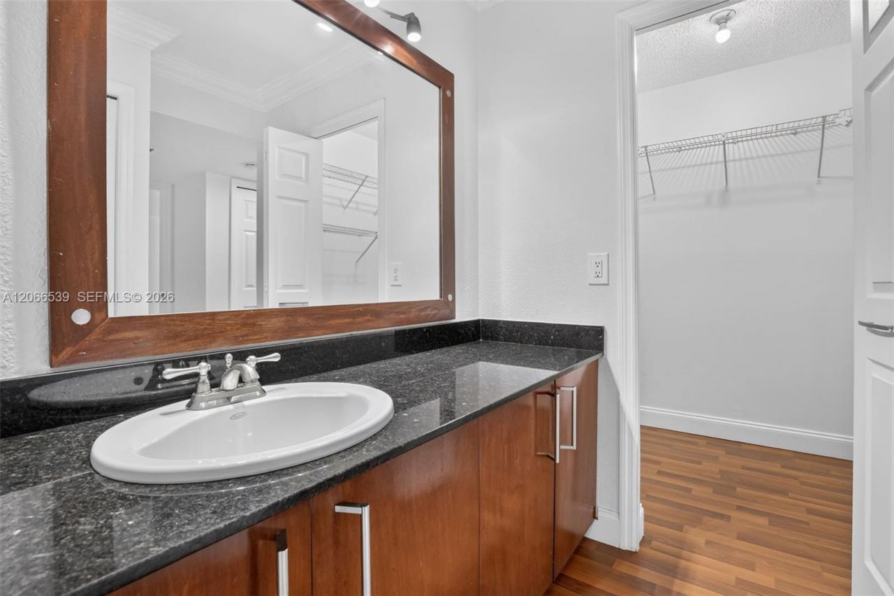 359 Lakeview Dr, Unit 102, Weston, FL 33326 Photo