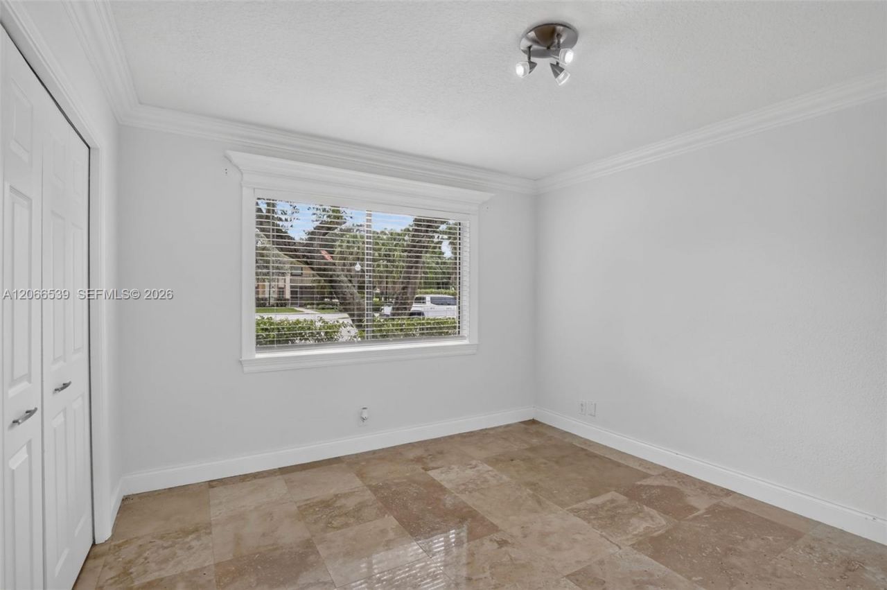 359 Lakeview Dr, Unit 102, Weston, FL 33326 Photo